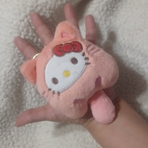 Hello Kitty Keychain - Picture 4 of 5